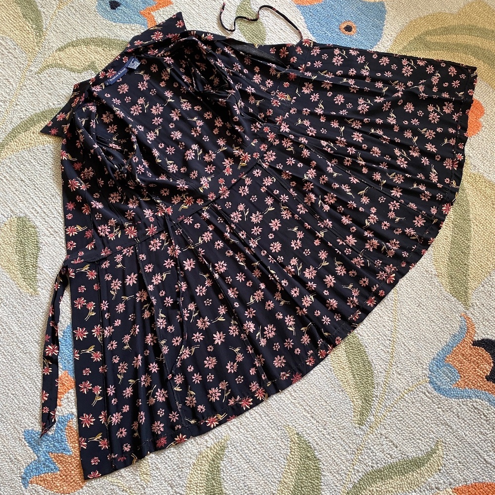 Tristan & Iseut I 90s I Floral Wrap Collared Mini Dress - Picture 10 of 16